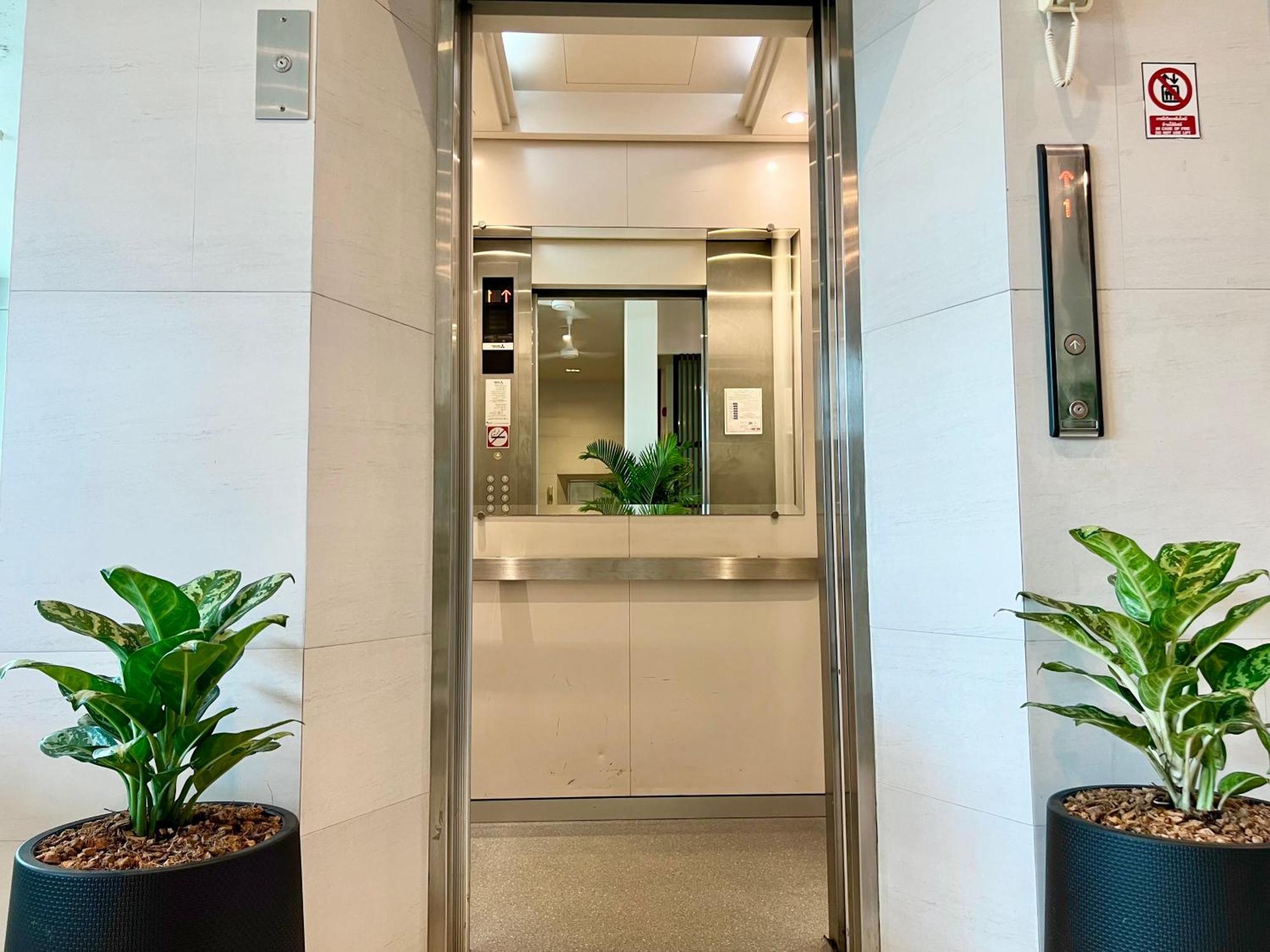 Hotel Centro One Patong Exterior foto